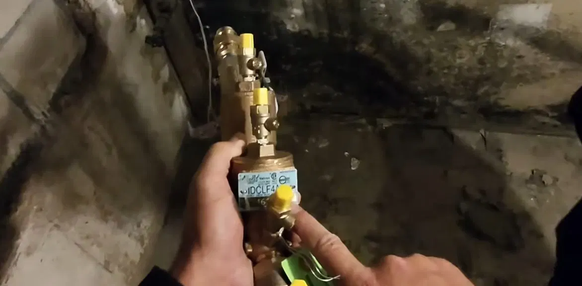 Device overview during backflow preventer installation