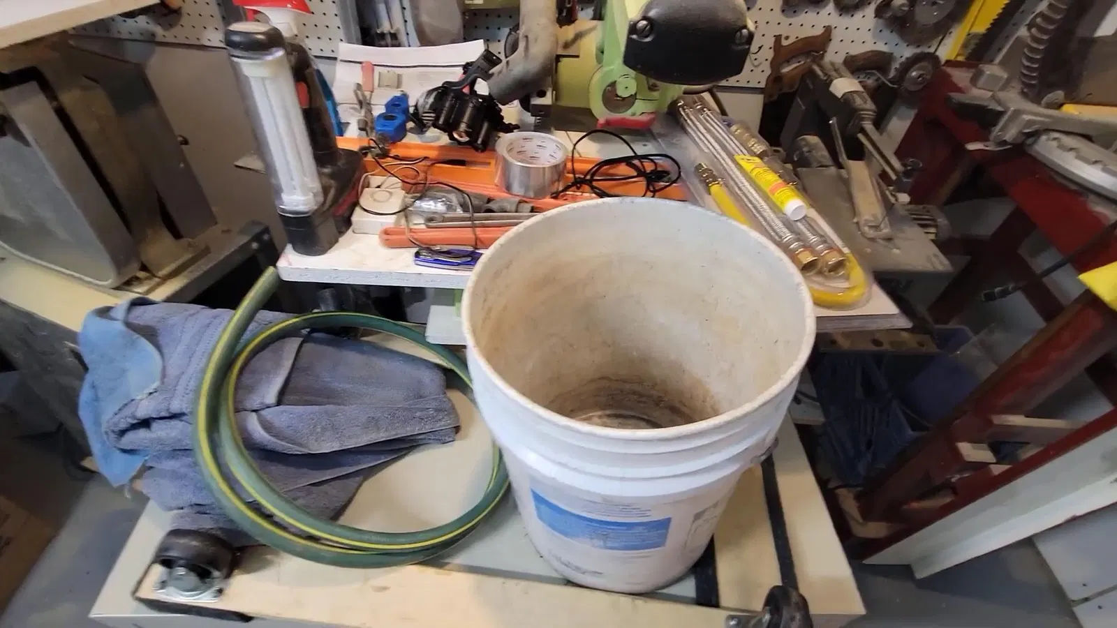 Drain cleaning and unclogging with focus on drain cable