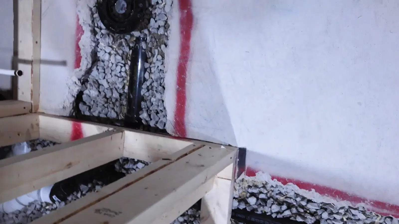 Frozen pipe repair with focus on damaged pipe section