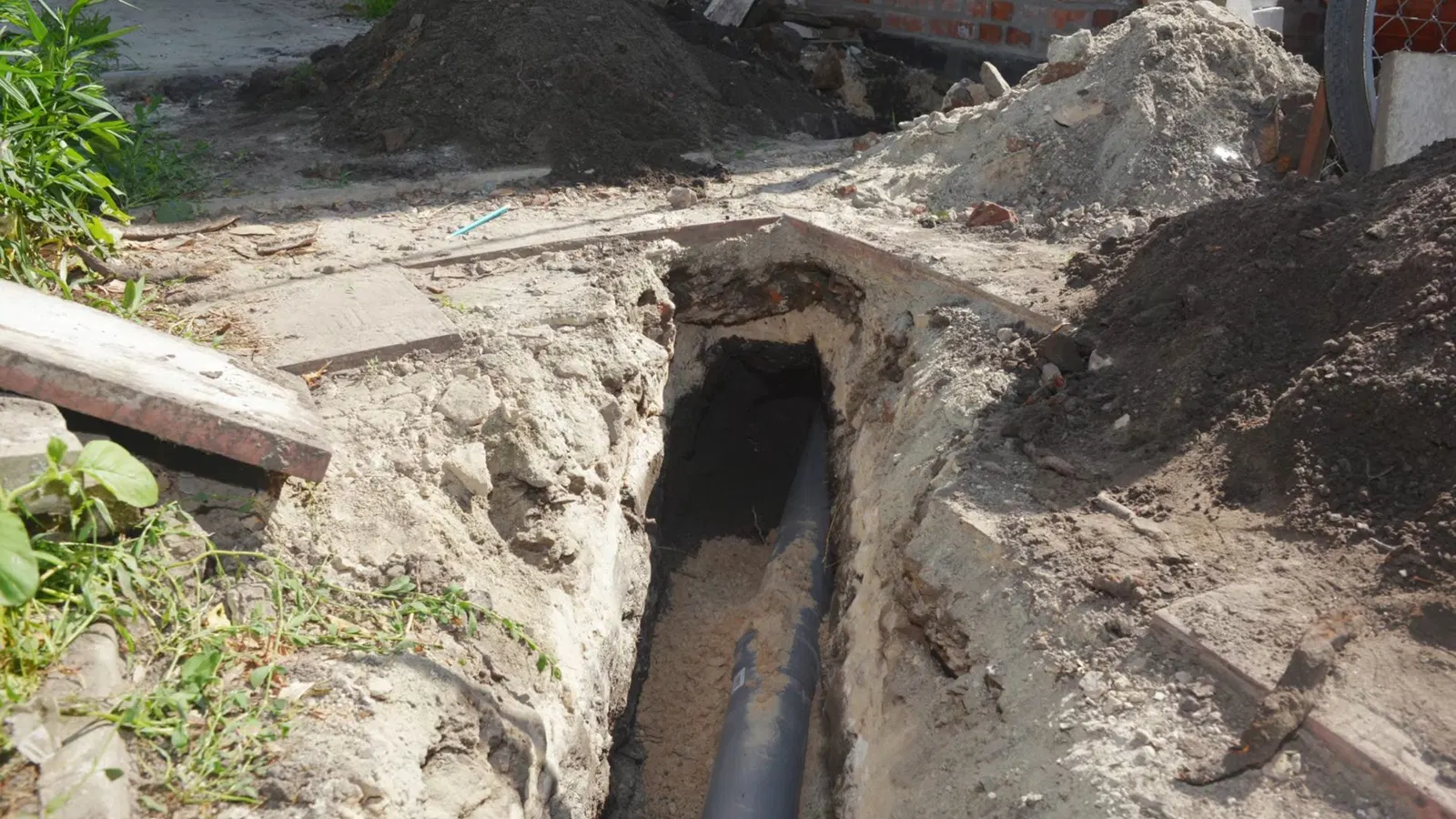 Pipe access point used in sewer line repair