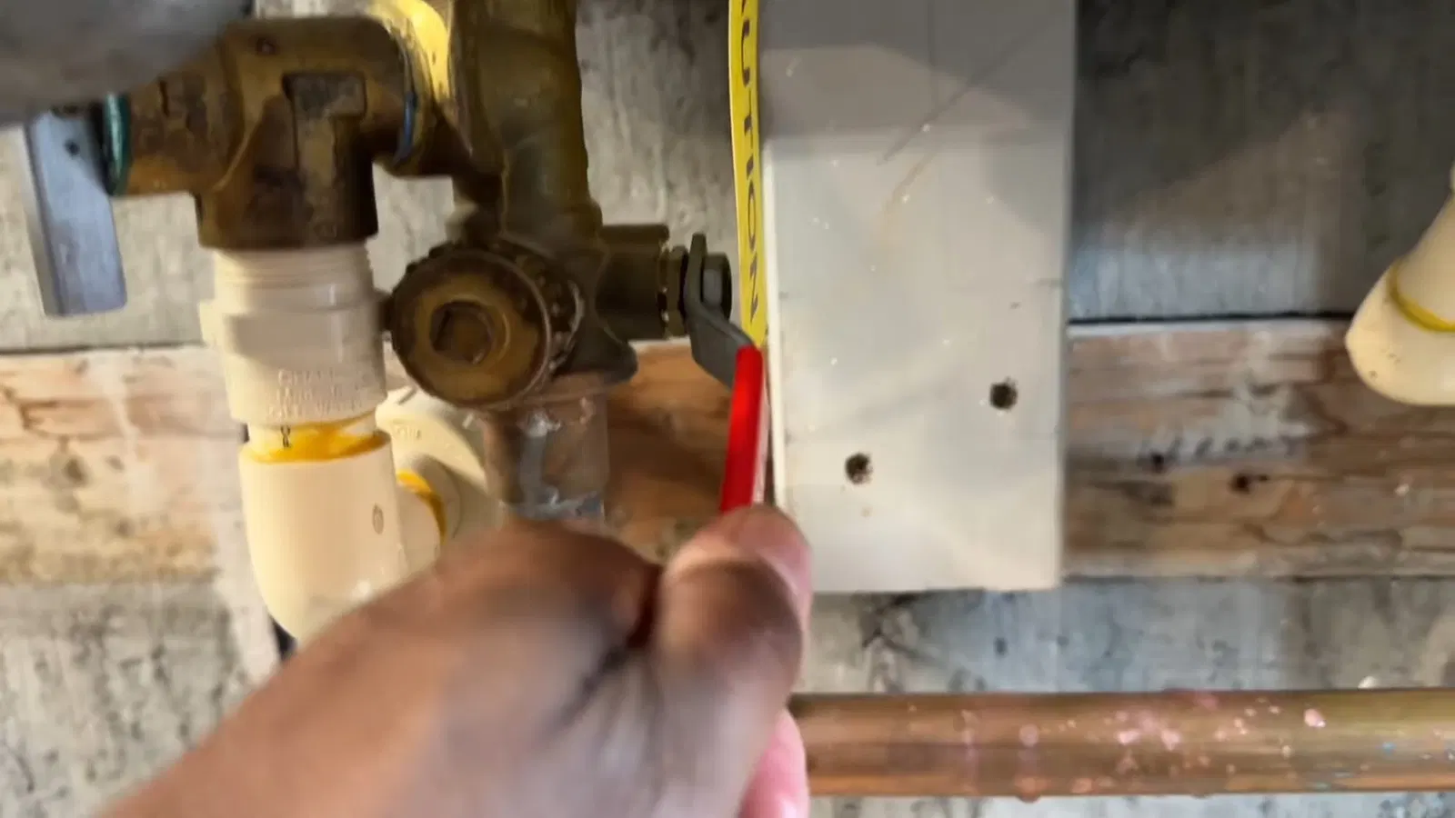 Tankless water heater flushing with focus on service valves