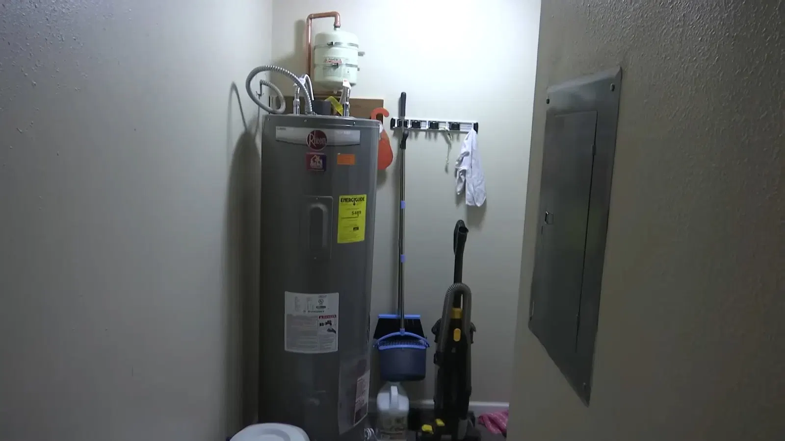 Unit overview during water heater inspection